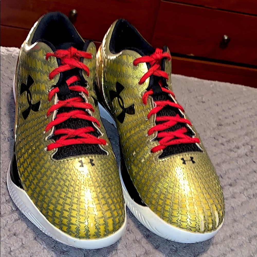 Under Armour Micro G Clutchfit Low (GOLD)